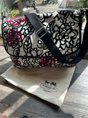 Coach Y2K  Kyra Poppy Daisy Floral Le Graffiti messenger Bag i